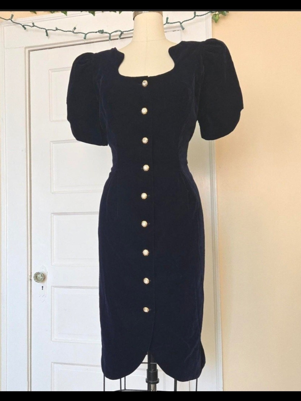 Elegant Navy Velvet Puff-Sleeve Midi Dress with Pearl Buttons